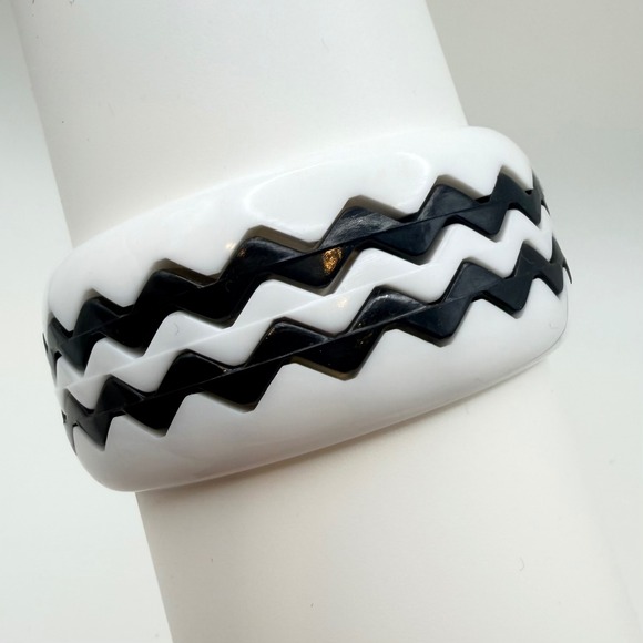 Unbranded Jewelry - Vintage Interlocking Puzzle Bangle NOS Made in Hong Kong Black and White 8 Inch
